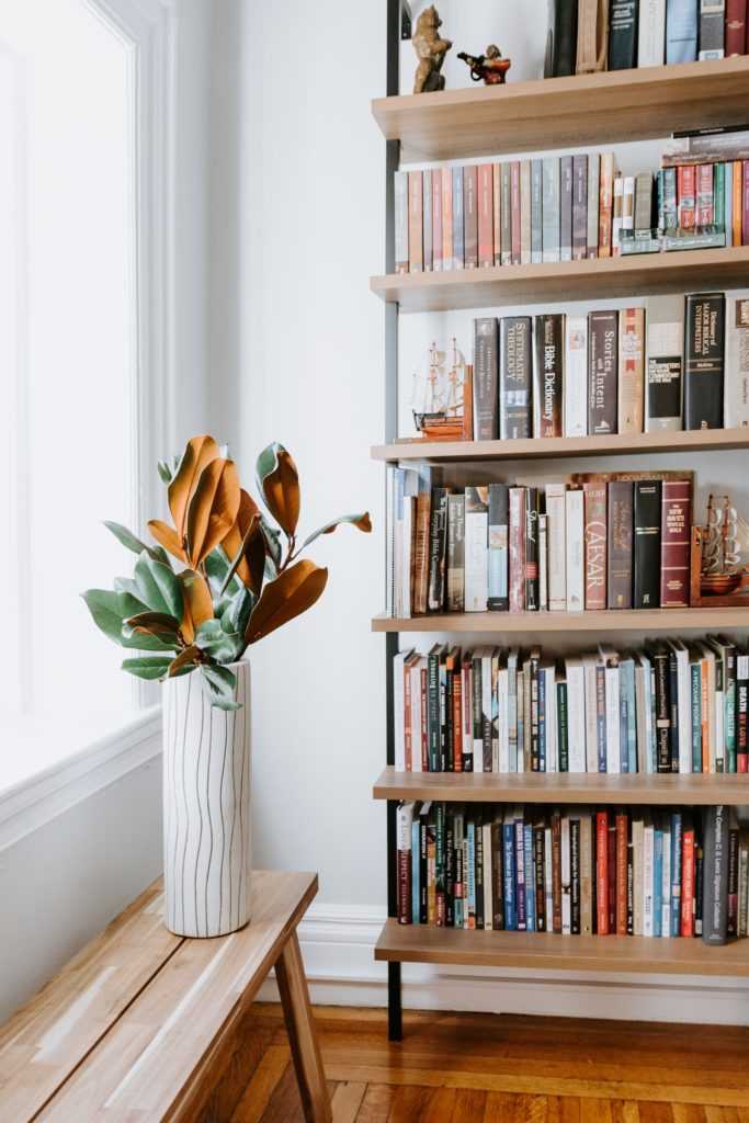 Где хранить книги в маленькой квартире